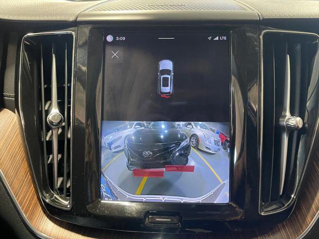 2023 Volvo XC60 B5 Ultimate Bright Theme