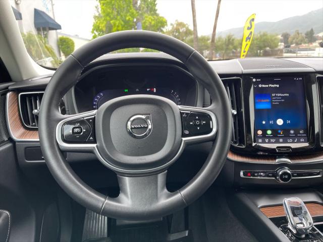 2023 Volvo XC60 B5 Ultimate Bright Theme