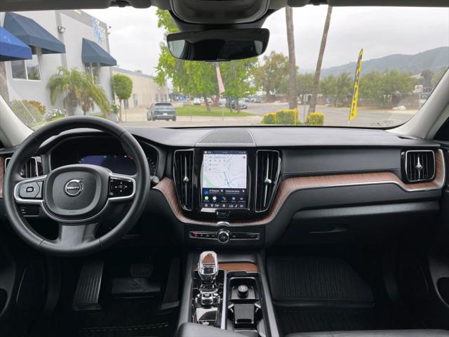 2023 Volvo XC60 B5 Ultimate Bright Theme