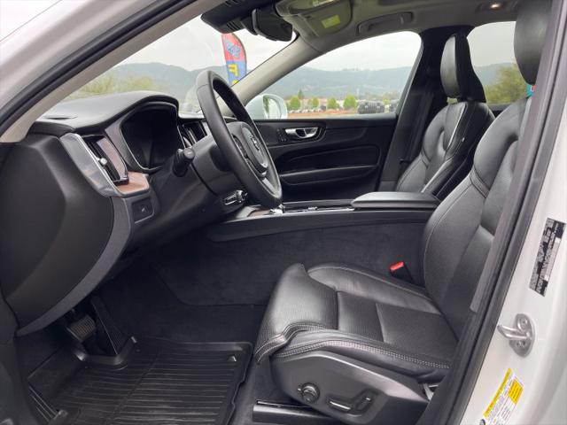 2023 Volvo XC60 B5 Ultimate Bright Theme
