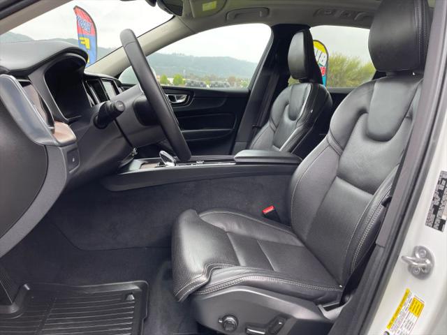 2023 Volvo XC60 B5 Ultimate Bright Theme