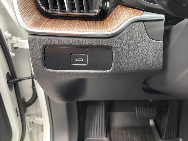 2023 Volvo XC60 B5 Ultimate Bright Theme