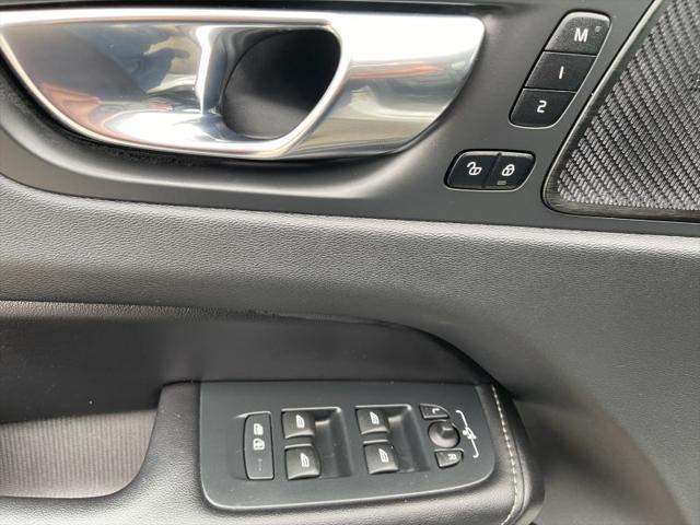 2023 Volvo XC60 B5 Ultimate Bright Theme