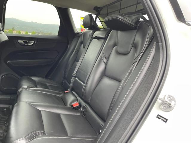 2023 Volvo XC60 B5 Ultimate Bright Theme