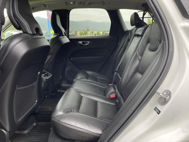 2023 Volvo XC60 B5 Ultimate Bright Theme