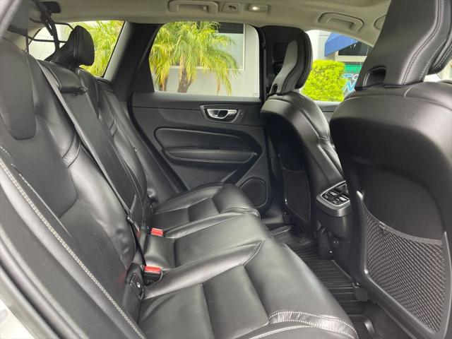 2023 Volvo XC60 B5 Ultimate Bright Theme