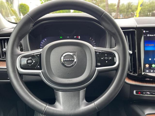 2023 Volvo XC60 B5 Ultimate Bright Theme