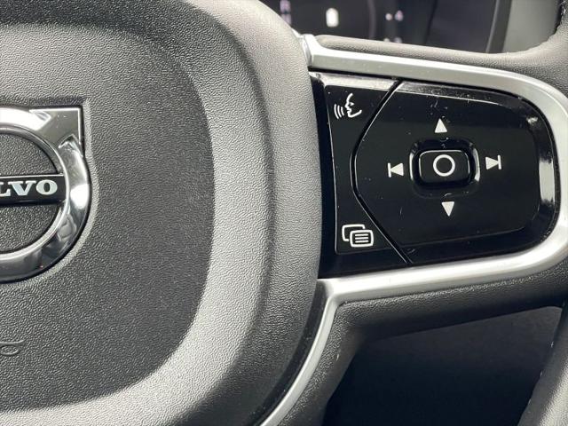 2023 Volvo XC60 B5 Ultimate Bright Theme