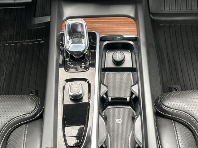 2023 Volvo XC60 B5 Ultimate Bright Theme