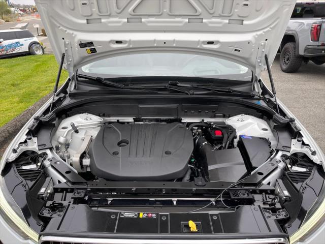2023 Volvo XC60 B5 Ultimate Bright Theme