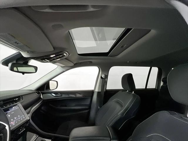 2023 Jeep Grand Cherokee L Laredo 4x4
