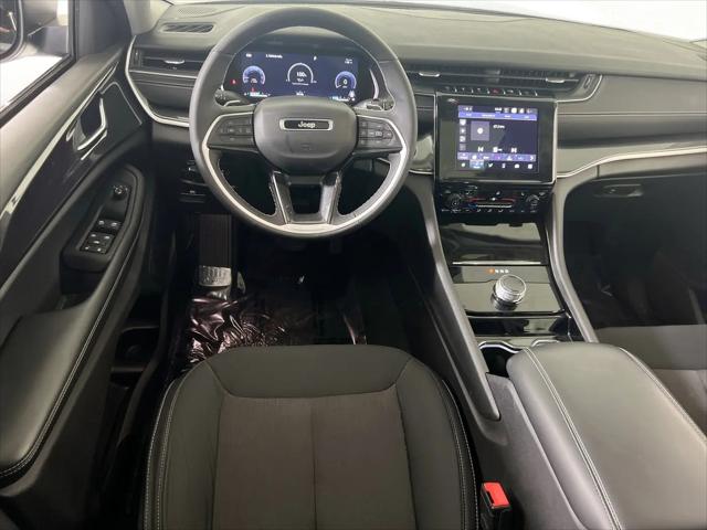 2023 Jeep Grand Cherokee L Laredo 4x4
