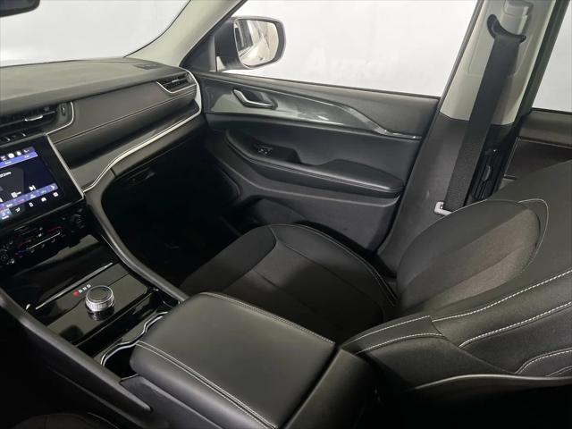 2023 Jeep Grand Cherokee L Laredo 4x4
