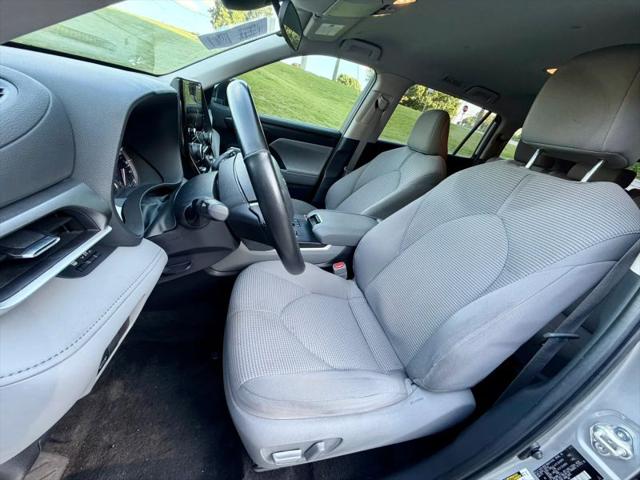 2024 Toyota Highlander LE
