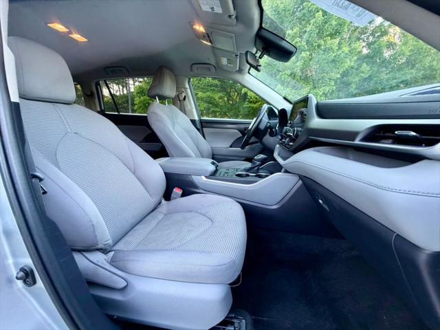 2024 Toyota Highlander LE