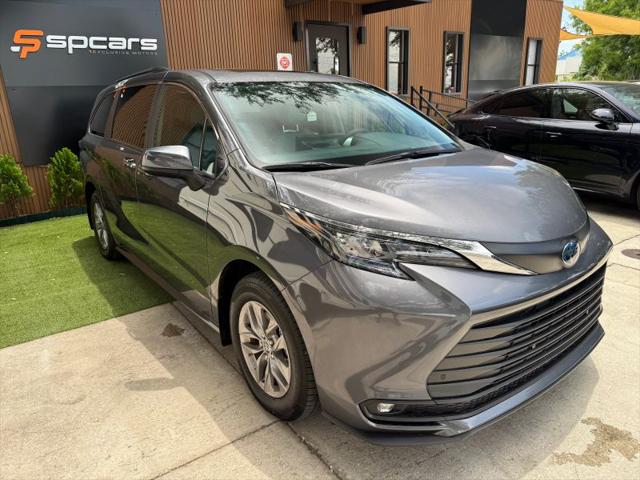 2025 Toyota Sienna XLE