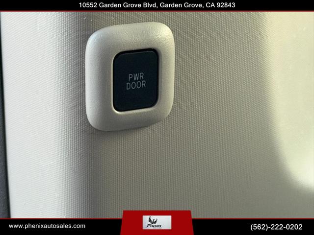 2015 Toyota Sienna XLE 8 Passenger