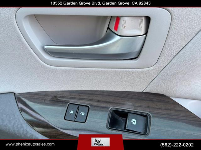 2015 Toyota Sienna XLE 8 Passenger