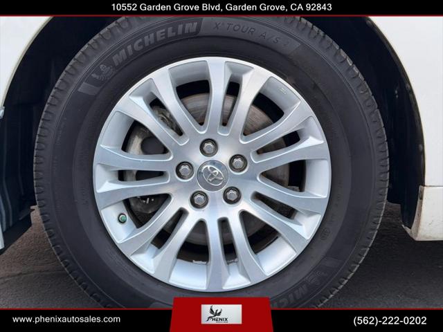2015 Toyota Sienna XLE 8 Passenger