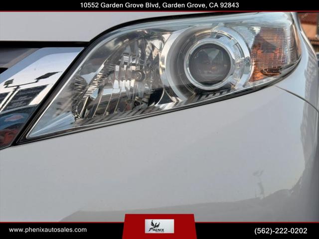 2015 Toyota Sienna XLE 8 Passenger