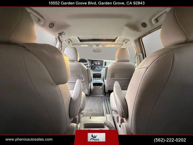 2015 Toyota Sienna XLE 8 Passenger
