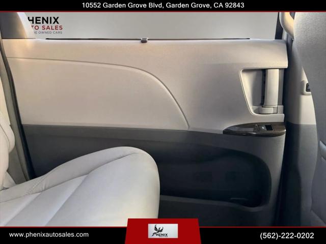 2015 Toyota Sienna XLE 8 Passenger