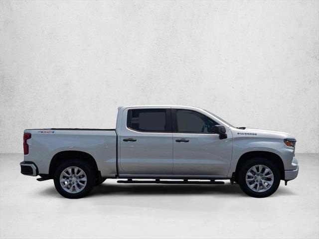 2022 Chevrolet Silverado 1500 4WD Crew Cab Short Bed Custom
