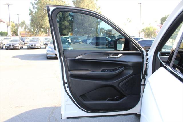 2023 Jeep Grand Cherokee L Altitude 4x2