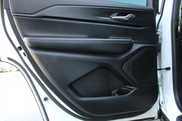 2023 Jeep Grand Cherokee L Altitude 4x2