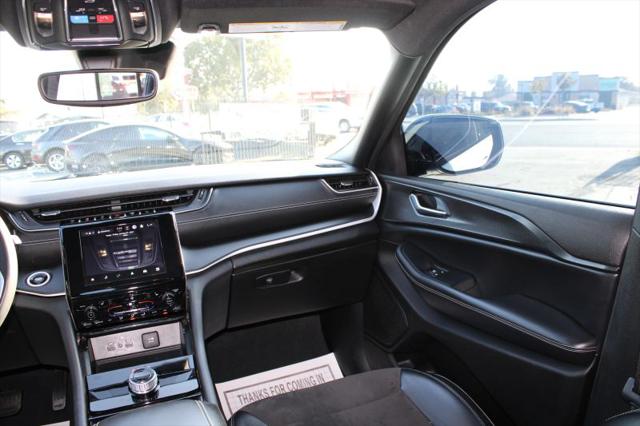 2023 Jeep Grand Cherokee L Altitude 4x2