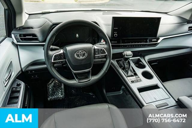 2025 Toyota Sienna XLE
