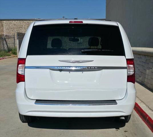 2014 Chrysler Town & Country Touring-L