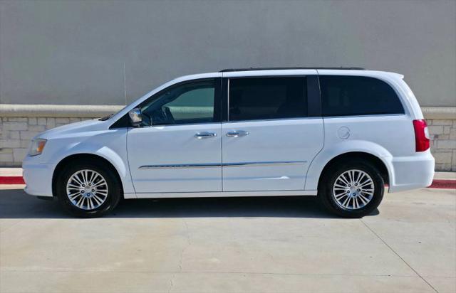 2014 Chrysler Town & Country Touring-L