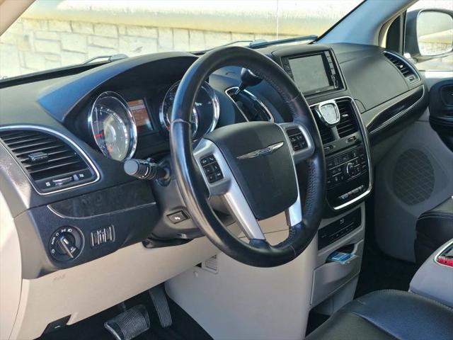 2014 Chrysler Town & Country Touring-L
