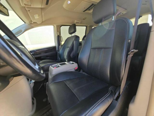 2014 Chrysler Town & Country Touring-L