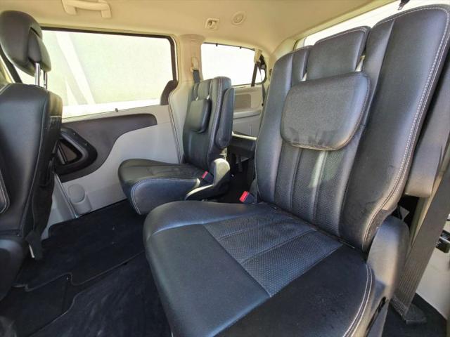 2014 Chrysler Town & Country Touring-L