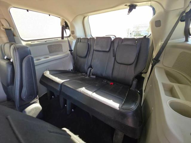 2014 Chrysler Town & Country Touring-L
