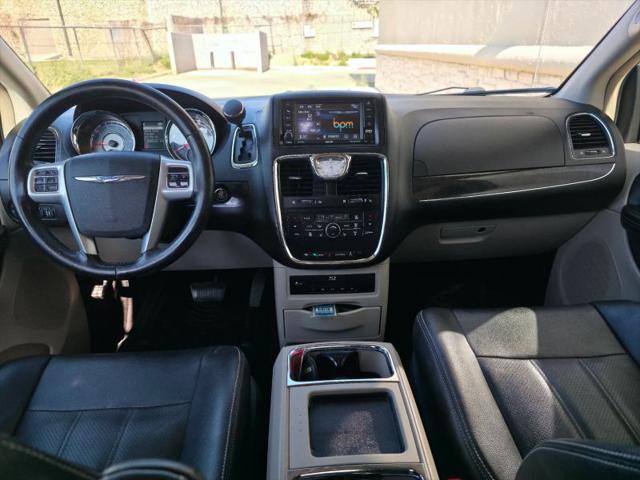 2014 Chrysler Town & Country Touring-L