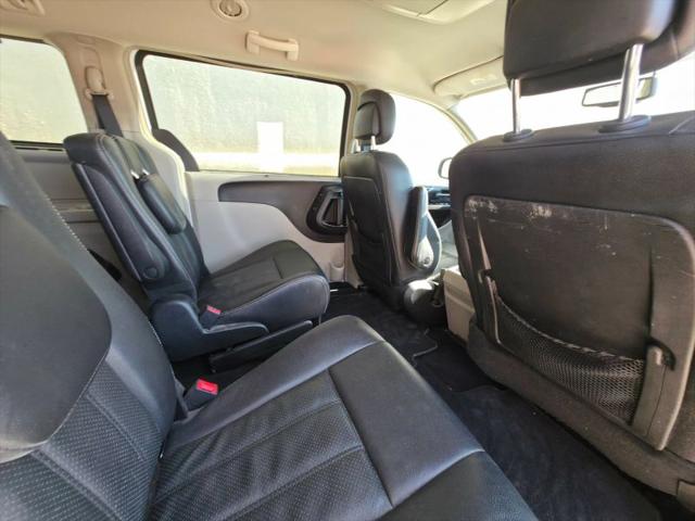 2014 Chrysler Town & Country Touring-L