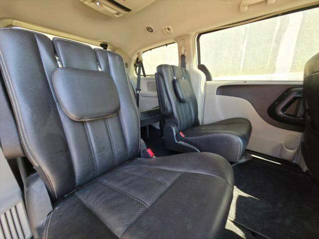 2014 Chrysler Town & Country Touring-L