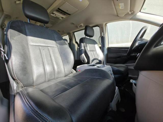 2014 Chrysler Town & Country Touring-L