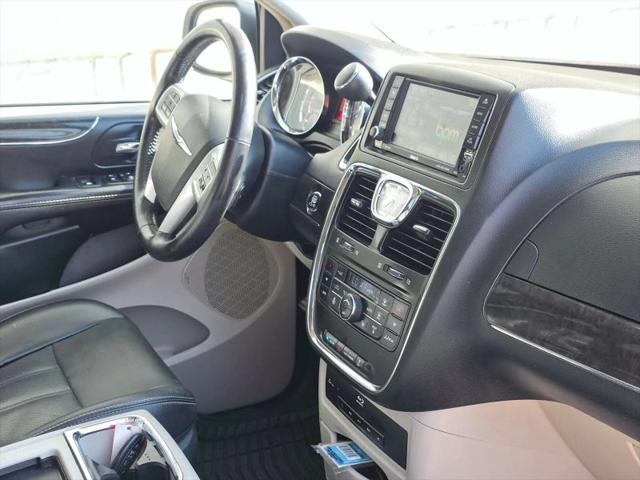 2014 Chrysler Town & Country Touring-L