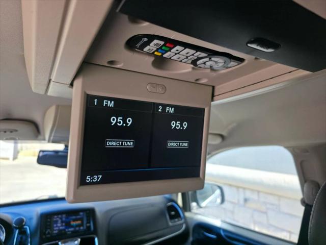 2014 Chrysler Town & Country Touring-L