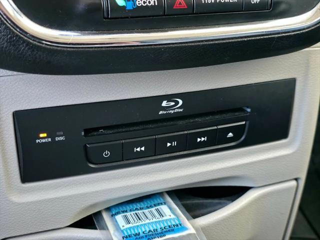 2014 Chrysler Town & Country Touring-L