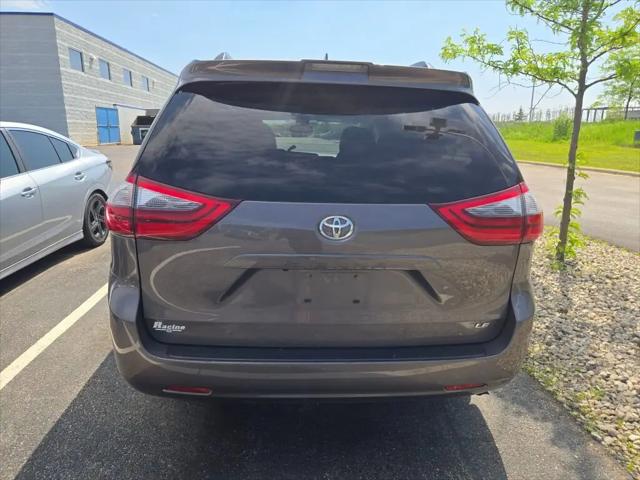 2020 Toyota Sienna LE
