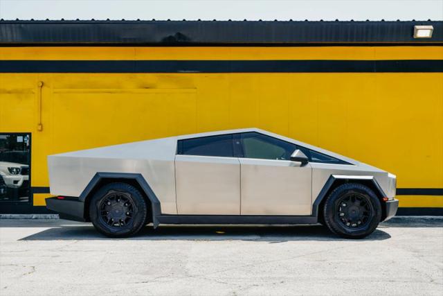 2025 Tesla Cybertruck Cyberbeast
