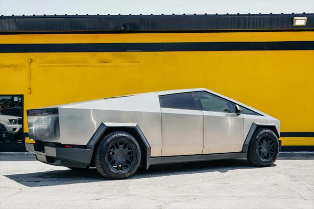 2025 Tesla Cybertruck Cyberbeast