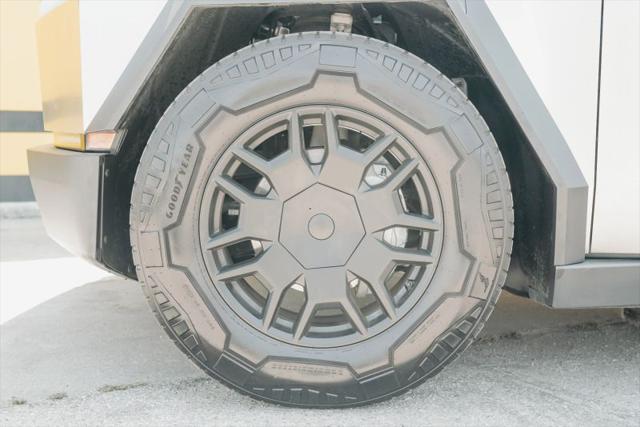2025 Tesla Cybertruck Cyberbeast