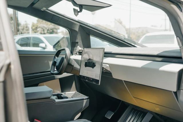 2025 Tesla Cybertruck Cyberbeast