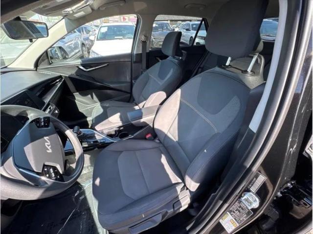 2023 Kia Niro LX